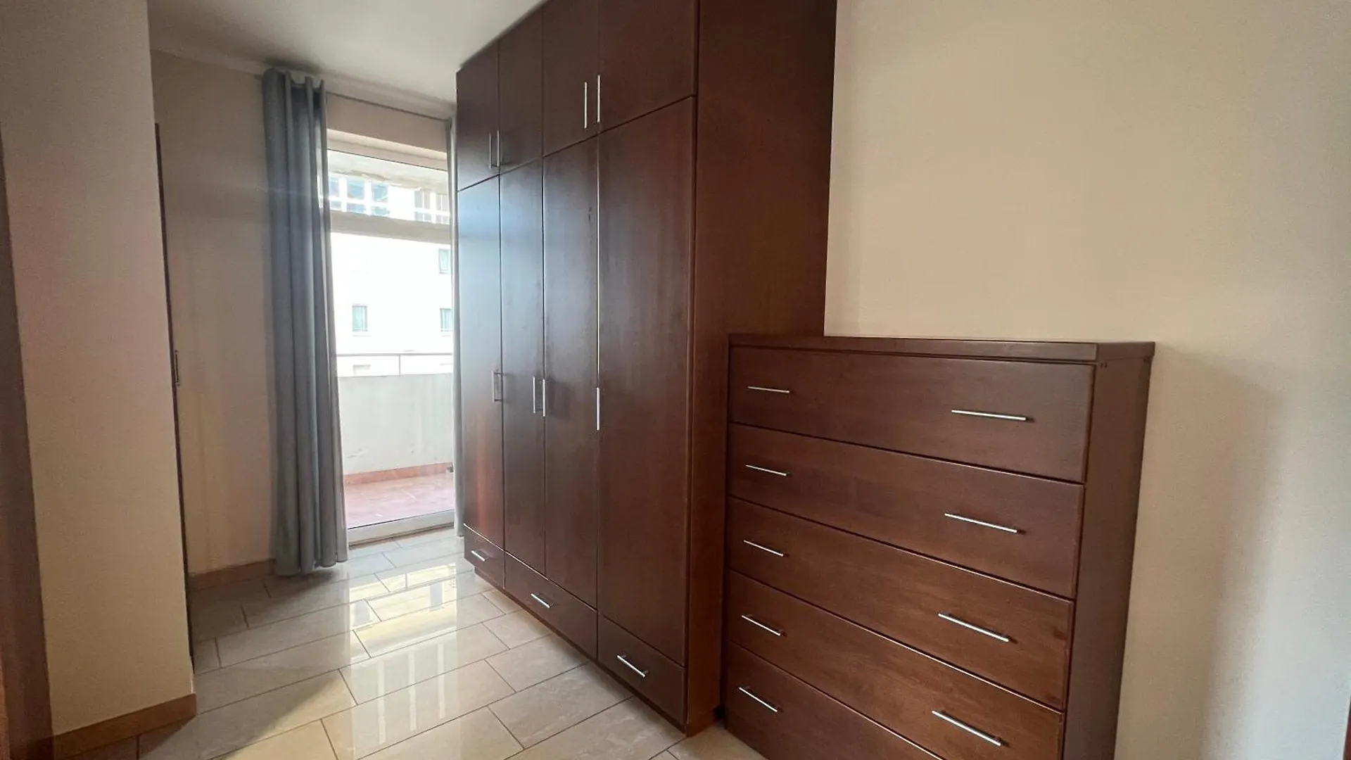 Duzy Przestronny Apartament Z Darmowym Parkingiem I Dwoma Balkonami Varsovia Apartamento