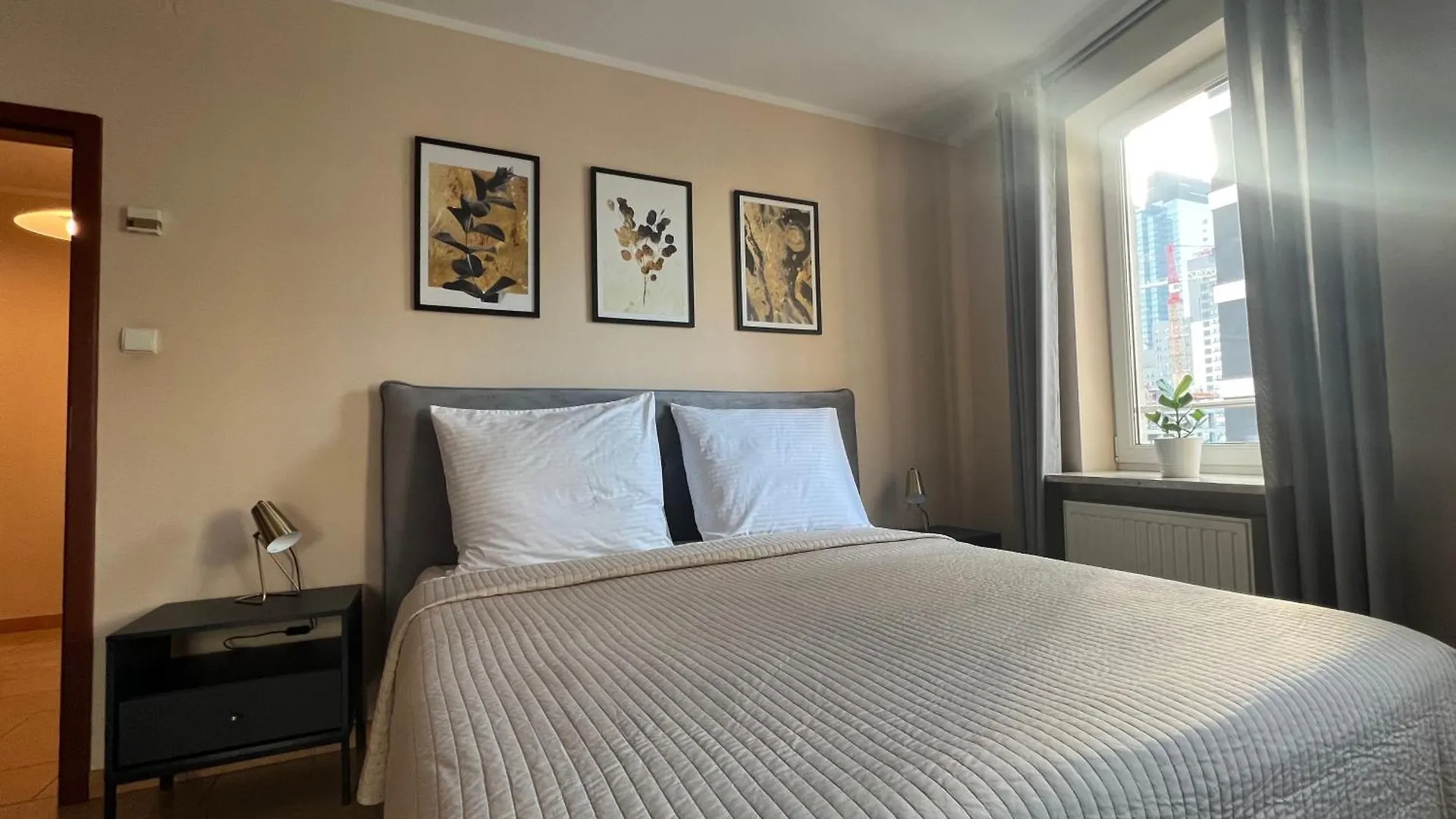 Duzy Przestronny Apartament Z Darmowym Parkingiem I Dwoma Balkonami 华沙